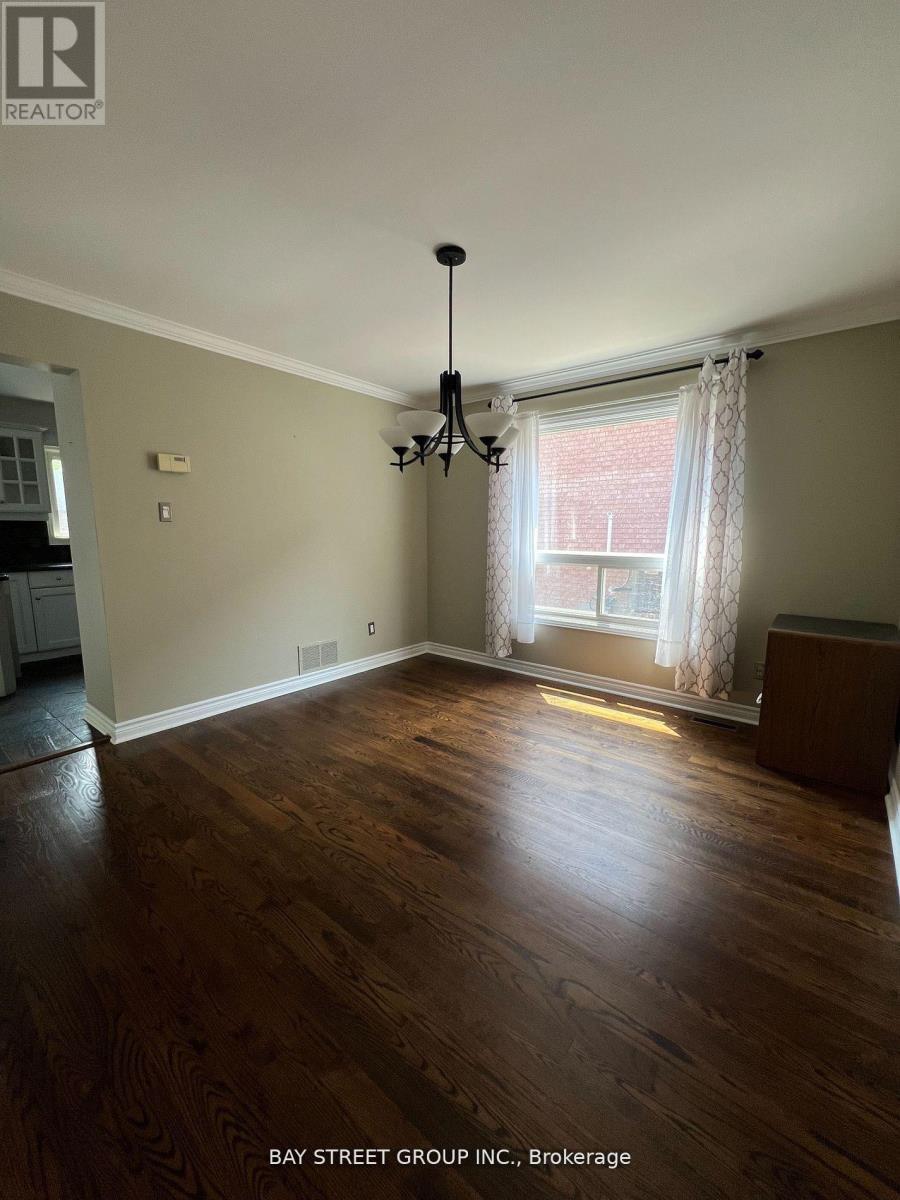 9 Chadburn Crescent, Aurora, ON - Indoor