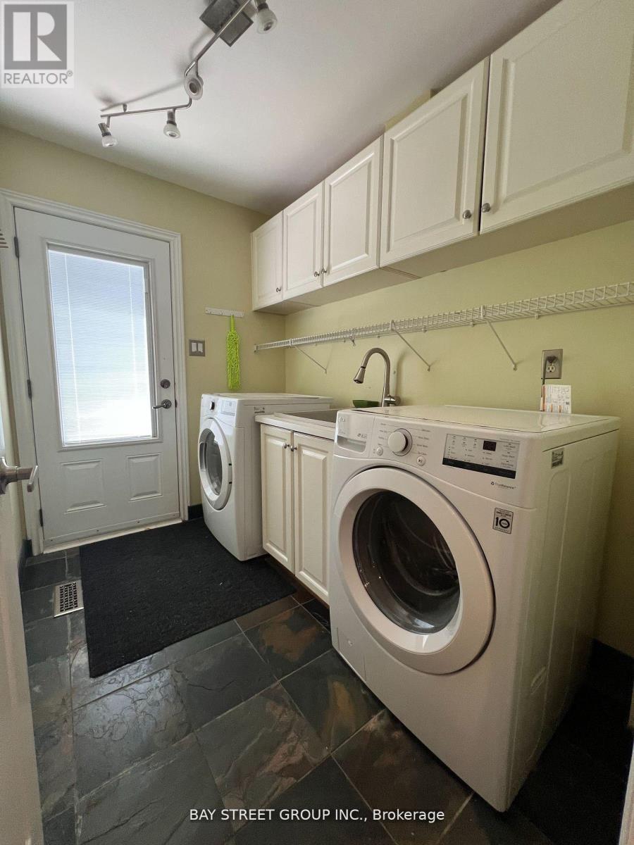 9 Chadburn Crescent, Aurora, ON - Indoor Photo Showing Laundry Room
