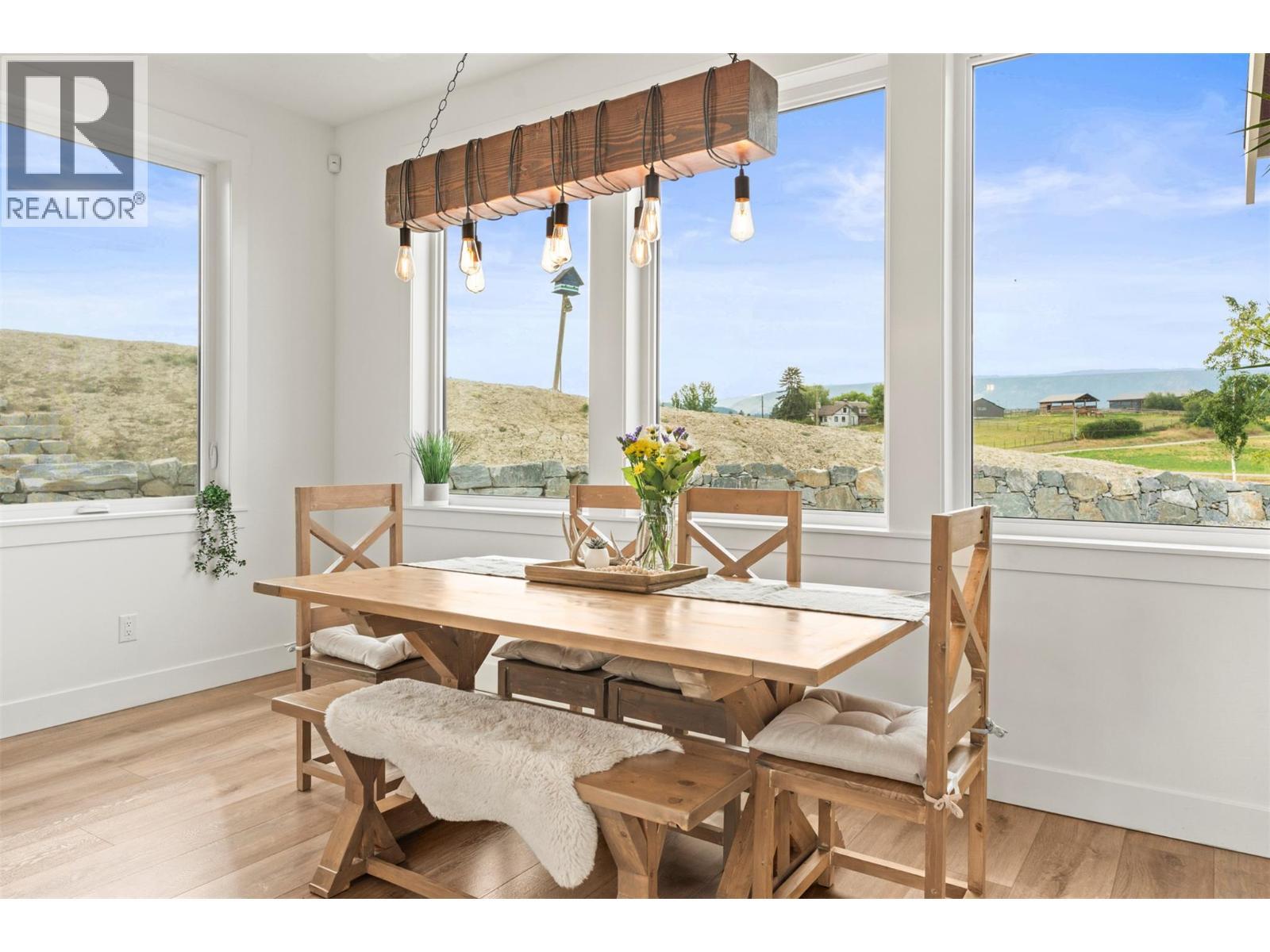 2589 Young Road, Spallumcheen, BC - Indoor Photo Showing Dining Room