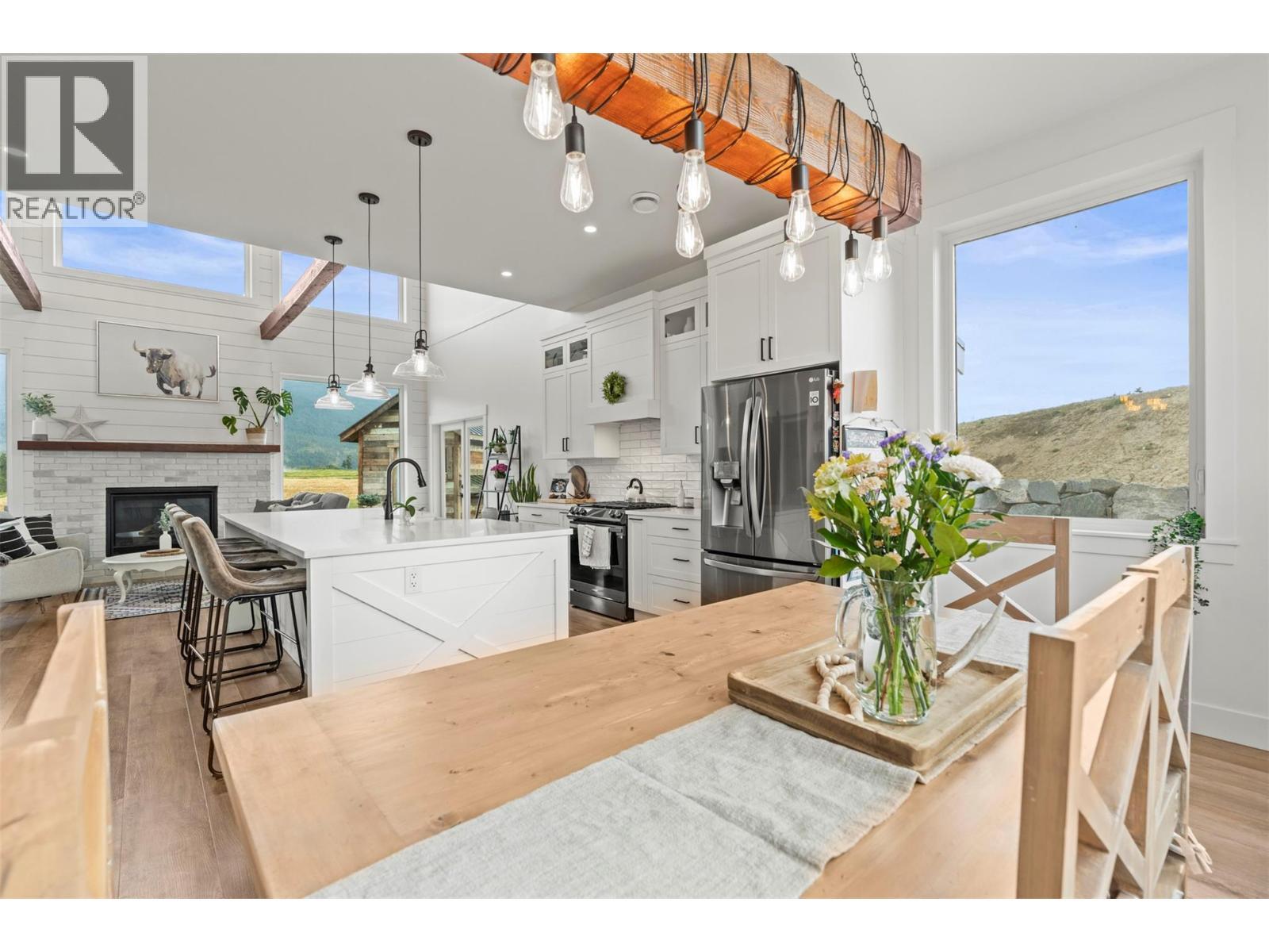 2589 Young Road, Spallumcheen, BC - Indoor With Fireplace