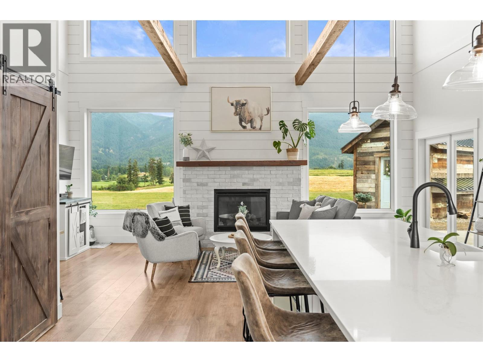 2589 Young Road, Spallumcheen, BC - Indoor With Fireplace