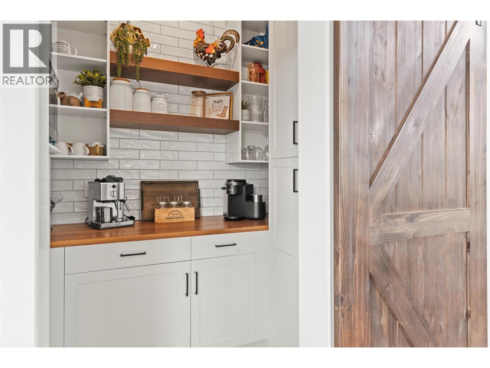 2589 Young Road, Spallumcheen, BC - Indoor