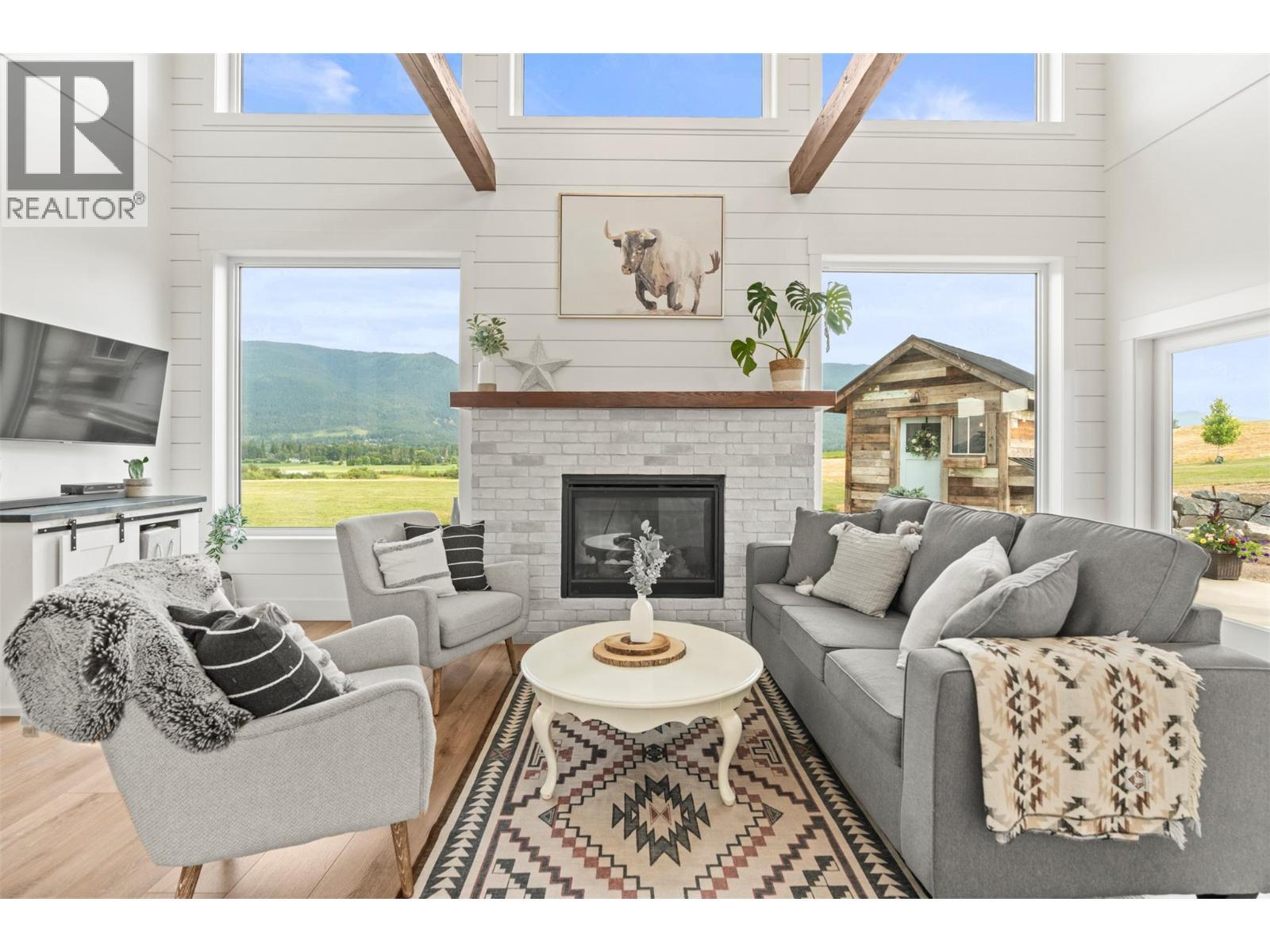 2589 Young Road, Spallumcheen, BC - Indoor Photo Showing Living Room With Fireplace