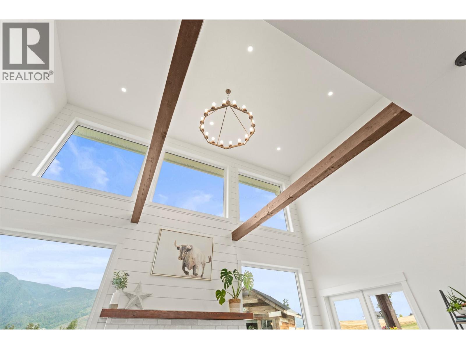 2589 Young Road, Spallumcheen, BC - Indoor Photo Showing Other Room