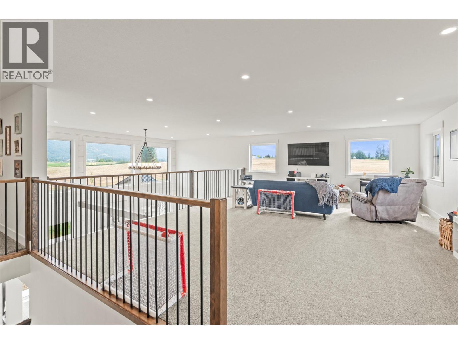 2589 Young Road, Spallumcheen, BC - Indoor Photo Showing Other Room