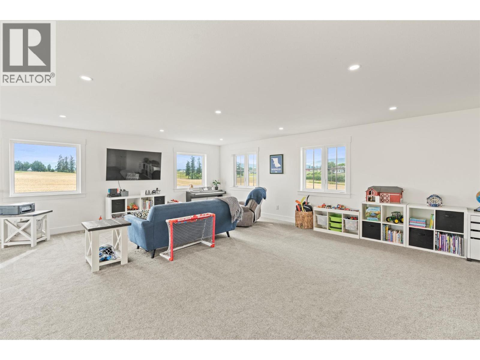 2589 Young Road, Spallumcheen, BC - Indoor