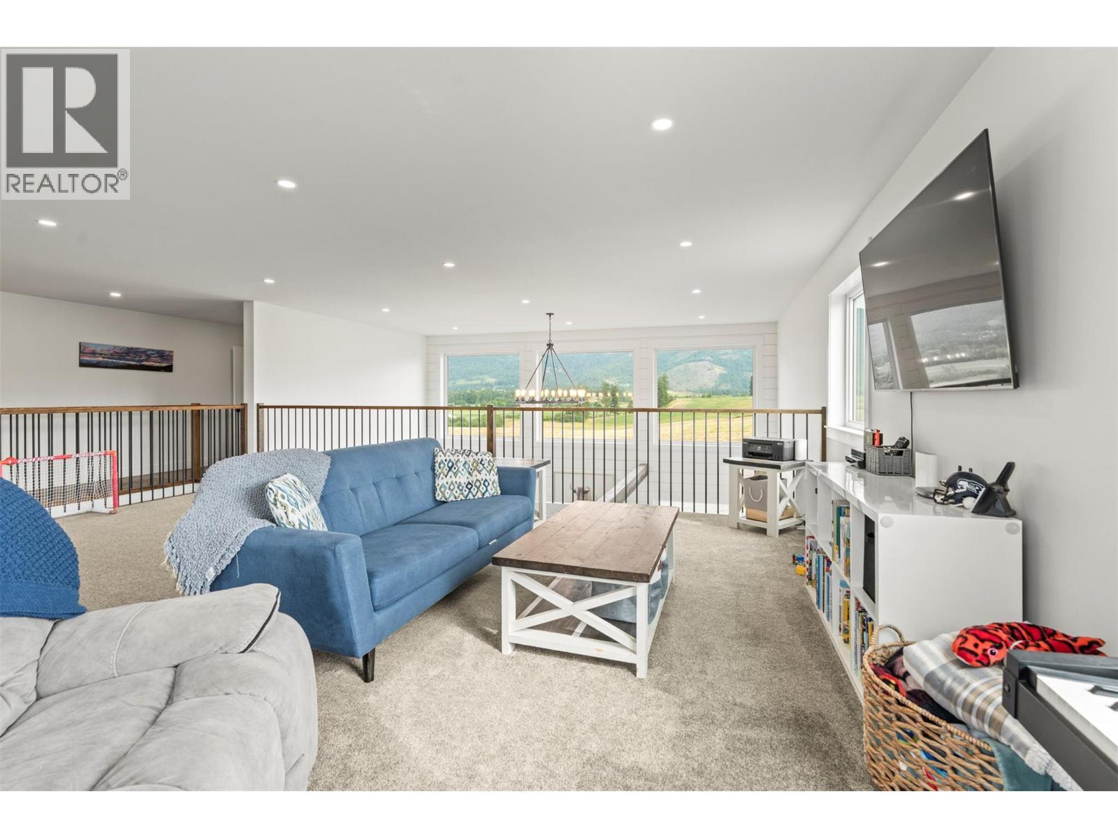 2589 Young Road, Spallumcheen, BC - Indoor Photo Showing Other Room