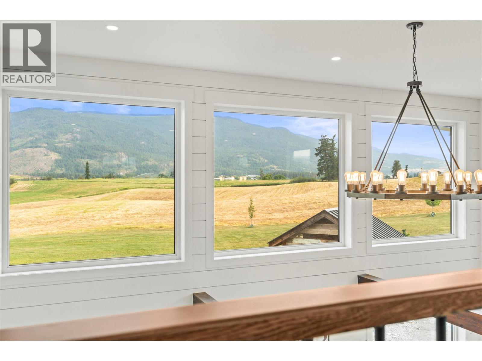 2589 Young Road, Spallumcheen, BC - Indoor Photo Showing Other Room