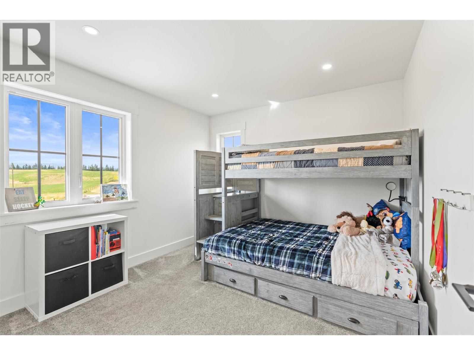 2589 Young Road, Spallumcheen, BC - Indoor Photo Showing Bedroom