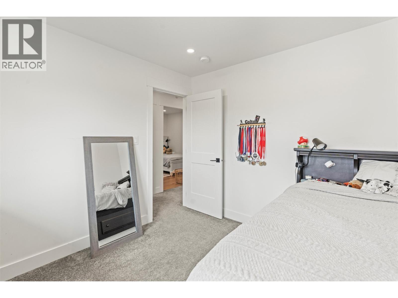 2589 Young Road, Spallumcheen, BC - Indoor Photo Showing Bedroom