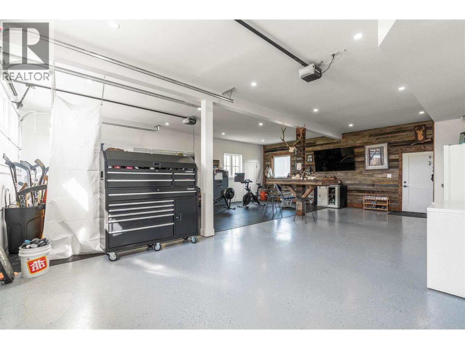 2589 Young Road, Spallumcheen, BC - Indoor