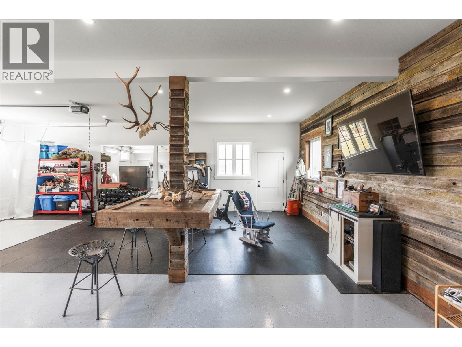 2589 Young Road, Spallumcheen, BC - Indoor