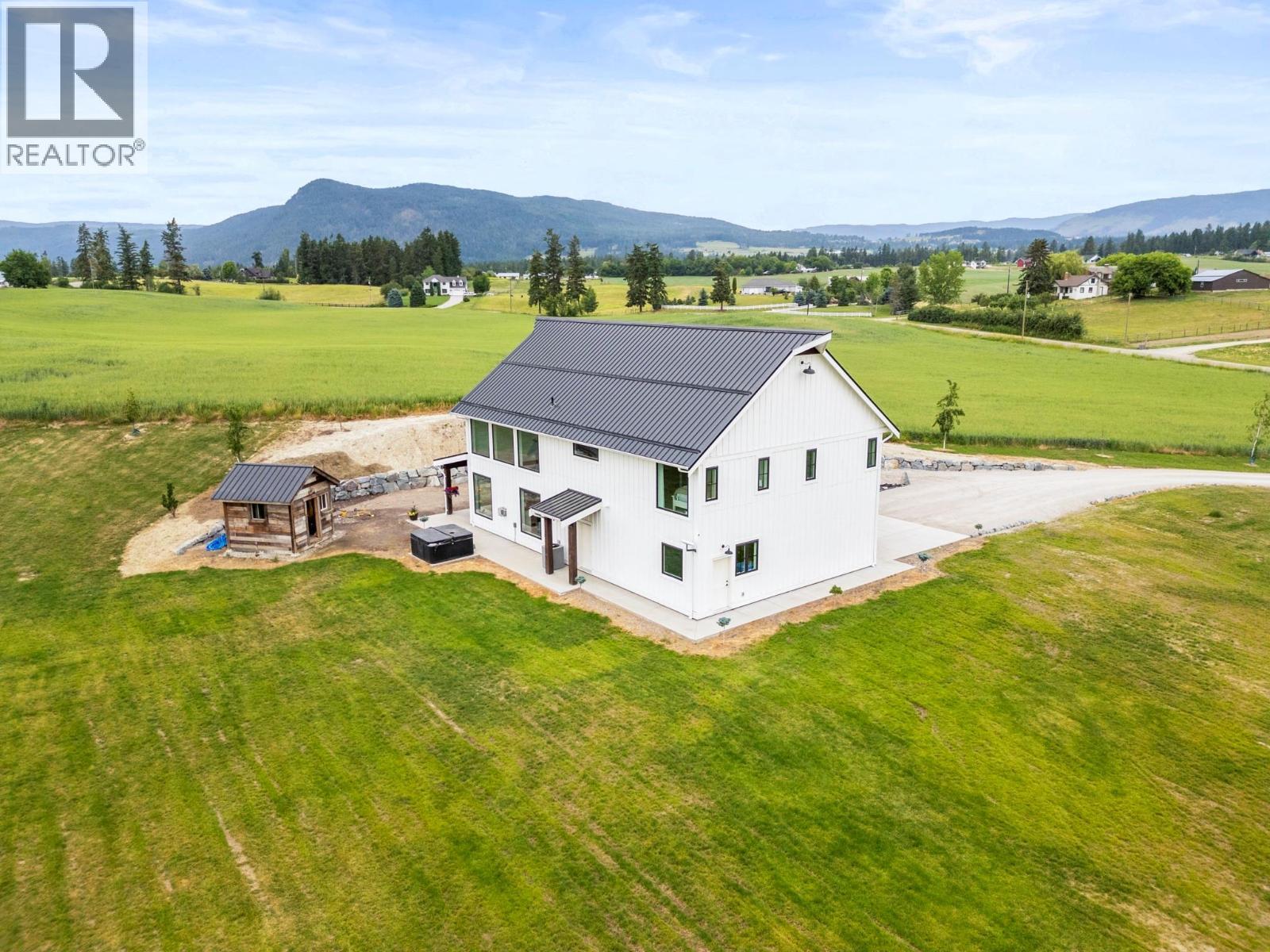 2589 Young Road, Spallumcheen, BC - Outdoor With View