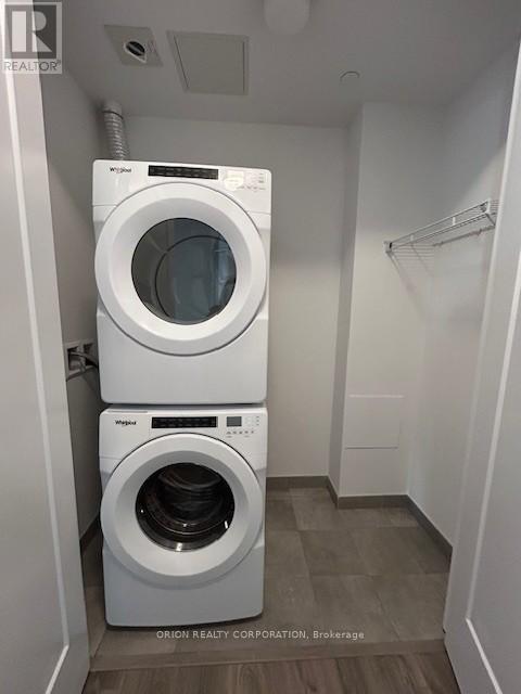 2004 - 3240 William Coltson Avenue, Oakville, ON - Indoor Photo Showing Laundry Room