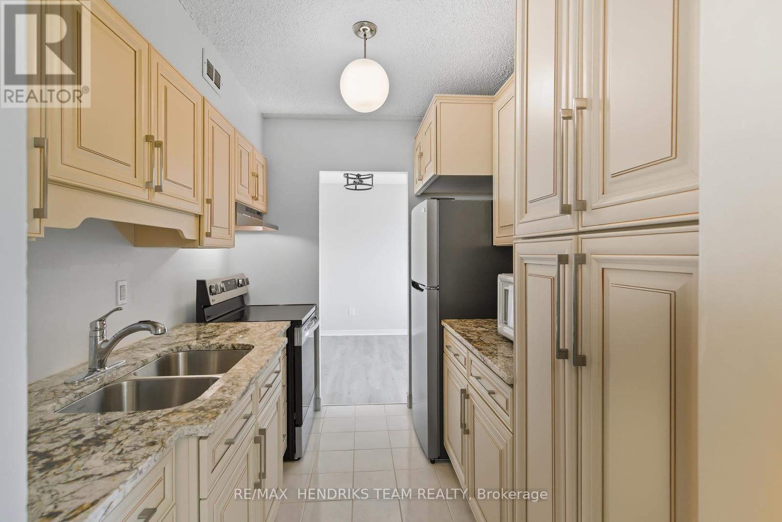417 - 196 Scott Street, St. Catharines (Fairview), ON - Indoor Photo Showing Kitchen With Stainless Steel Kitchen With Double Sink