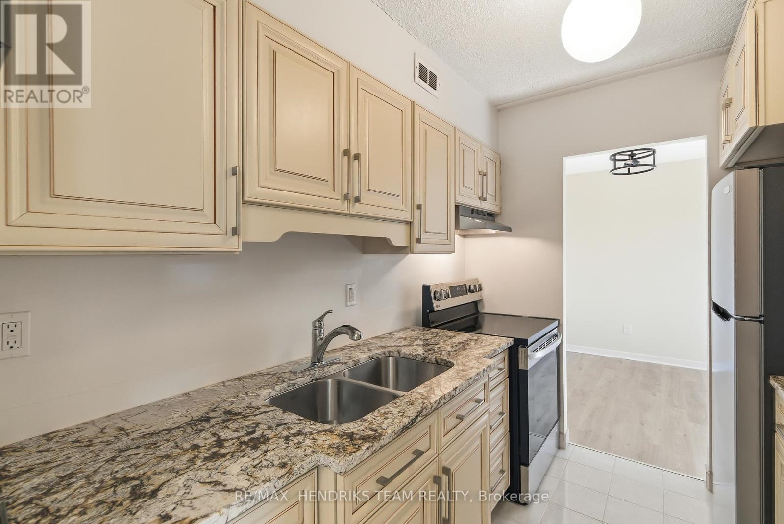 417 - 196 Scott Street, St. Catharines (Fairview), ON - Indoor Photo Showing Kitchen With Double Sink