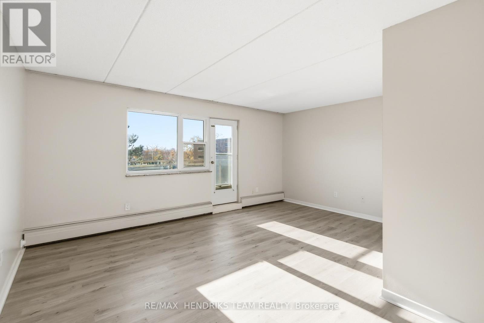 417 - 196 Scott Street, St. Catharines (Fairview), ON - Indoor Photo Showing Other Room