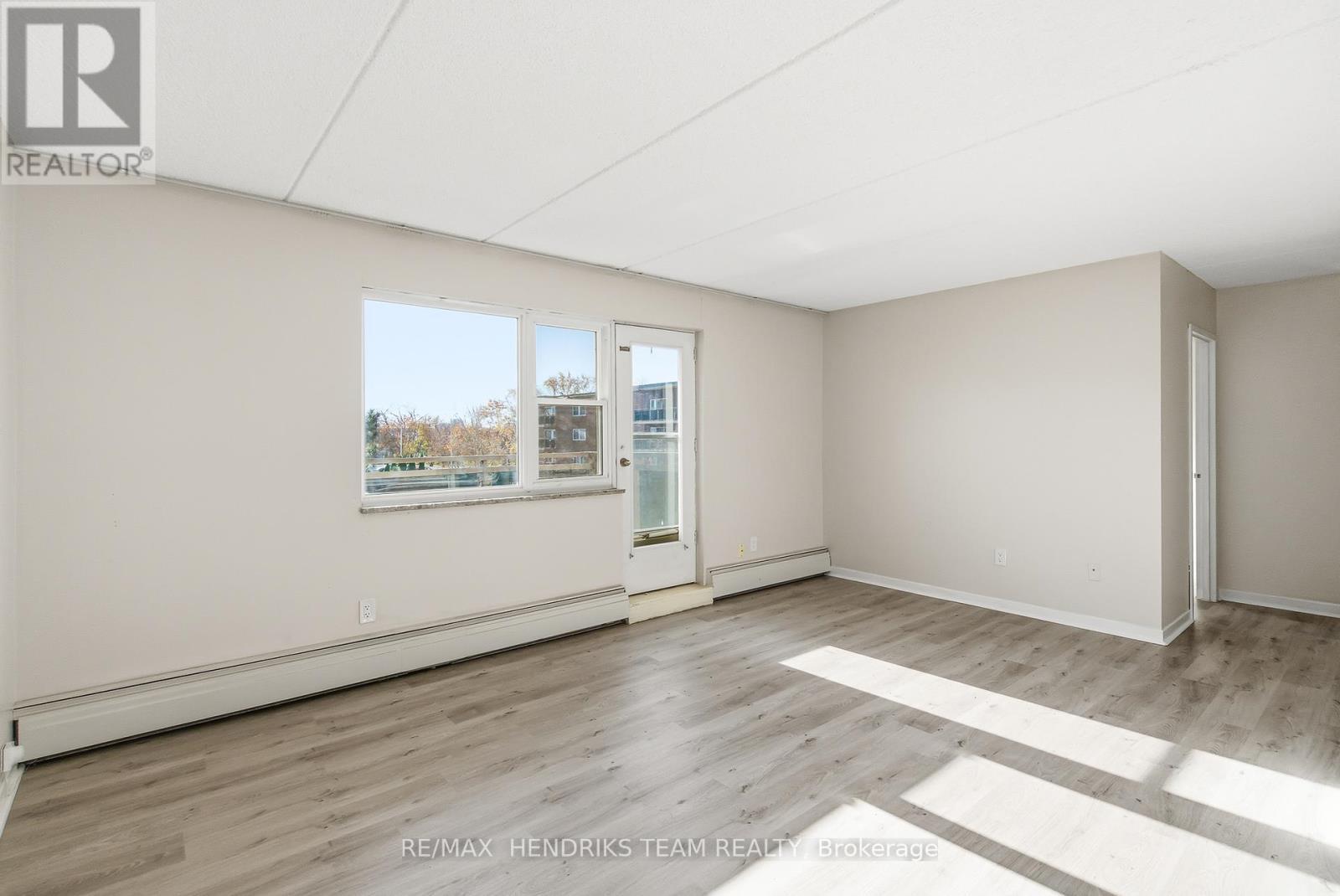 417 - 196 Scott Street, St. Catharines (Fairview), ON - Indoor Photo Showing Other Room