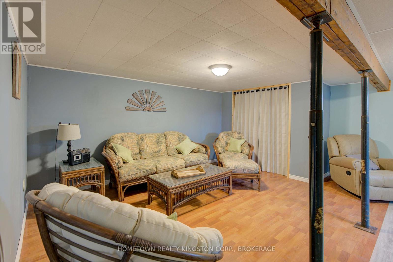 5314-5316 Highway 38, Frontenac (Frontenac South), ON - Indoor Photo Showing Living Room