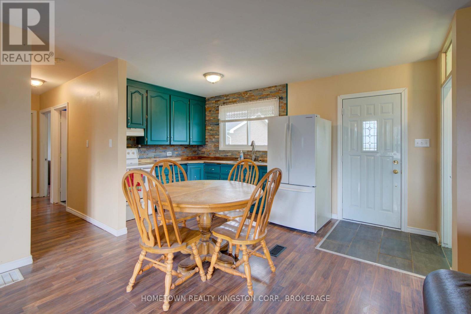 5314-5316 Highway 38, Frontenac (Frontenac South), ON - Indoor Photo Showing Dining Room