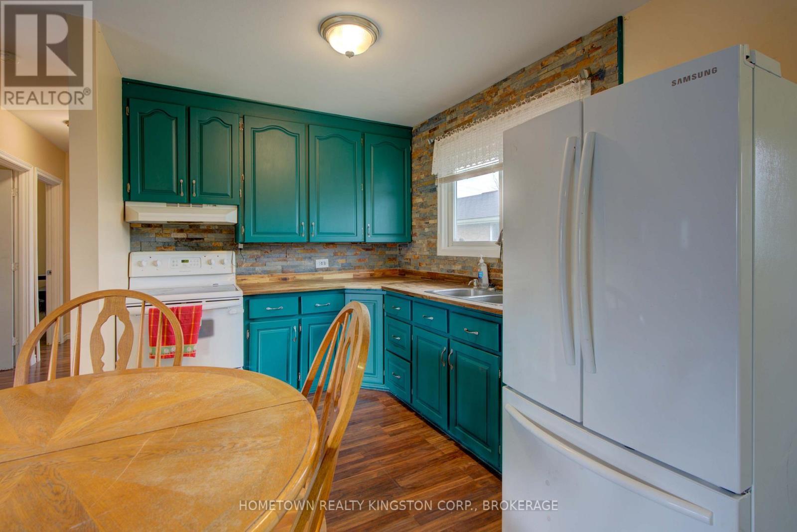 5314-5316 Highway 38, Frontenac (Frontenac South), ON - Indoor Photo Showing Dining Room
