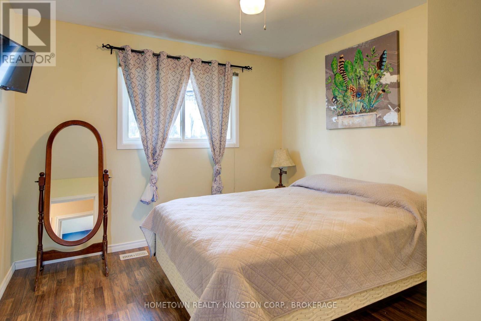 5314-5316 Highway 38, Frontenac (Frontenac South), ON - Indoor Photo Showing Bedroom
