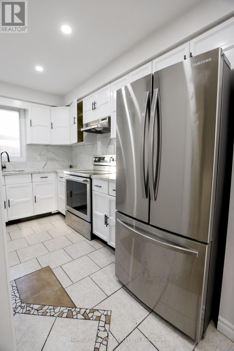 Main - 699 Classic Drive, London East, ON - Indoor Photo Showing Kitchen With Stainless Steel Kitchen