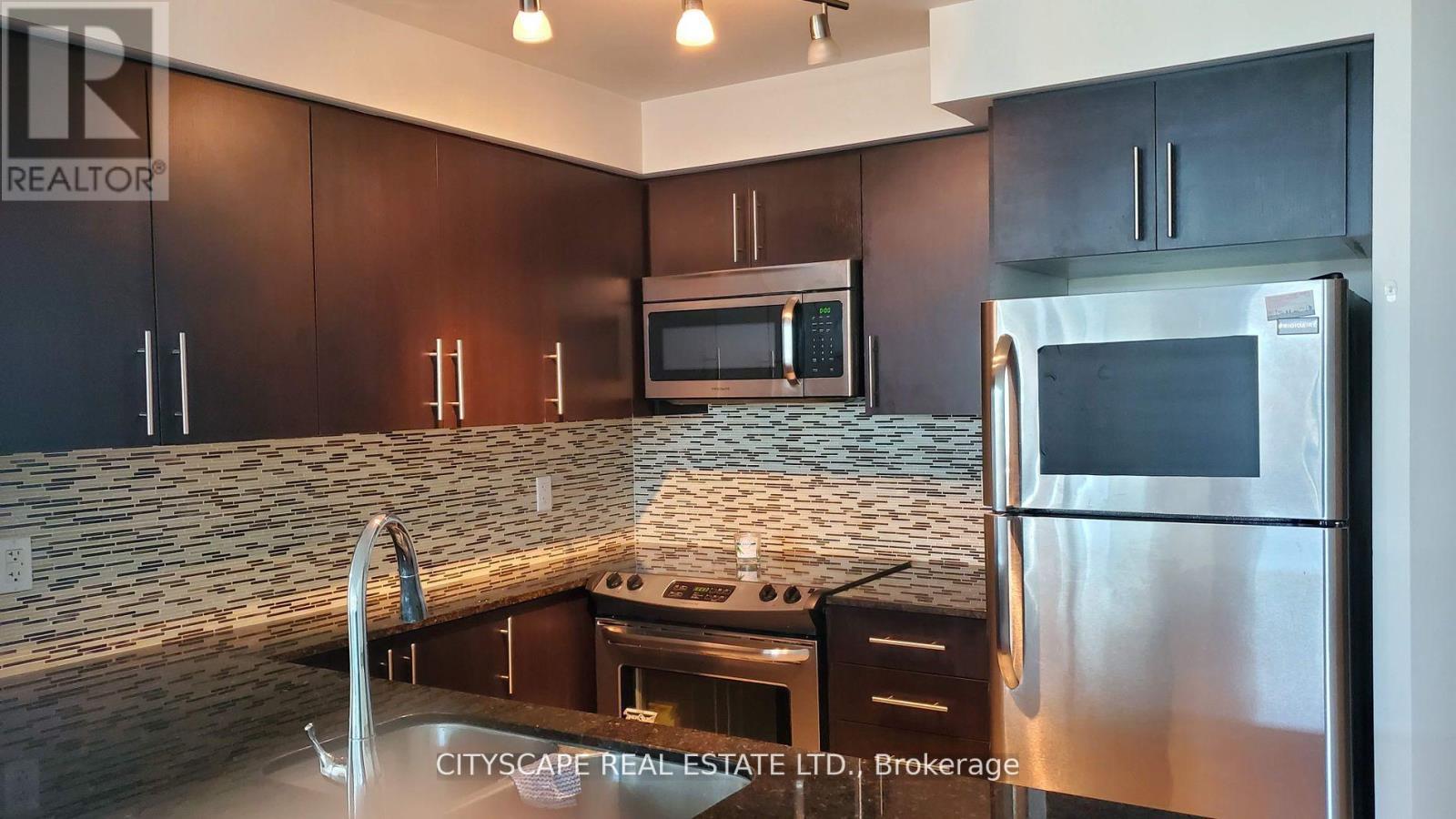 423 - 525 Wilson Avenue, Toronto, ON - Indoor Photo Showing Kitchen With Upgraded Kitchen