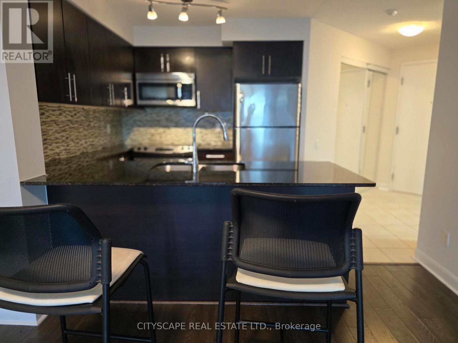 423 - 525 Wilson Avenue, Toronto, ON - Indoor Photo Showing Kitchen With Double Sink