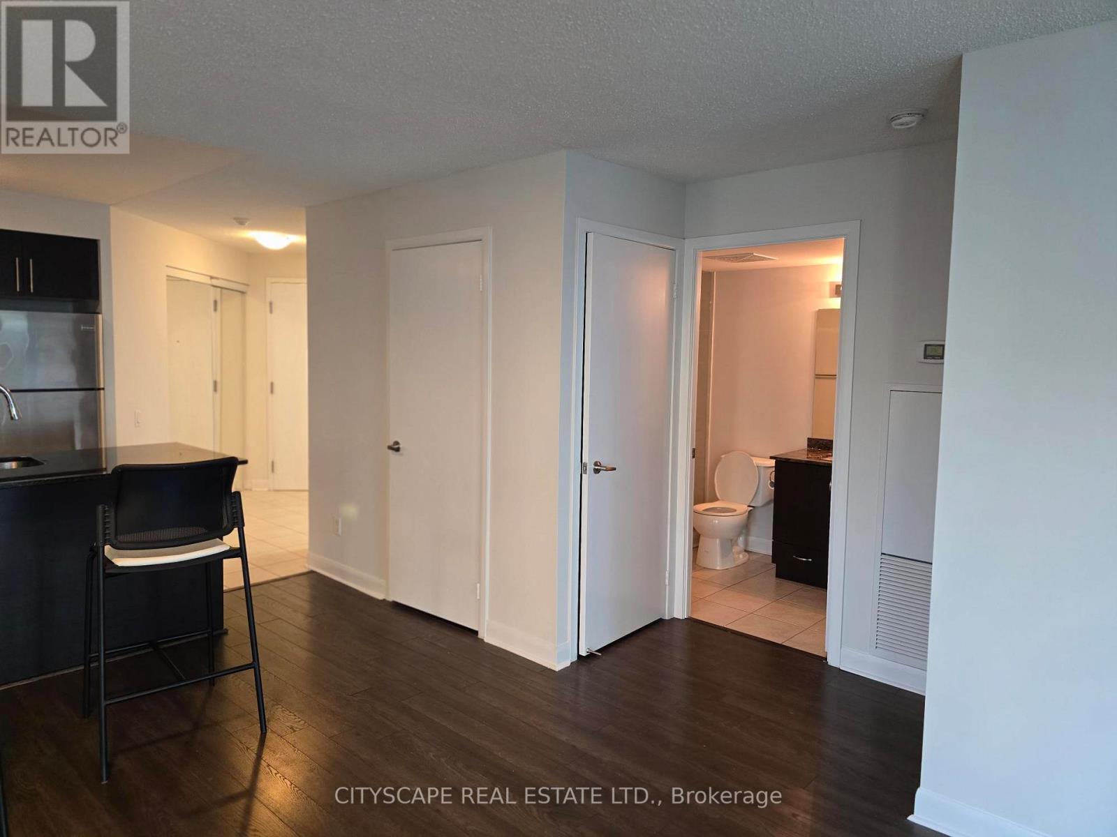 423 - 525 Wilson Avenue, Toronto, ON - Indoor