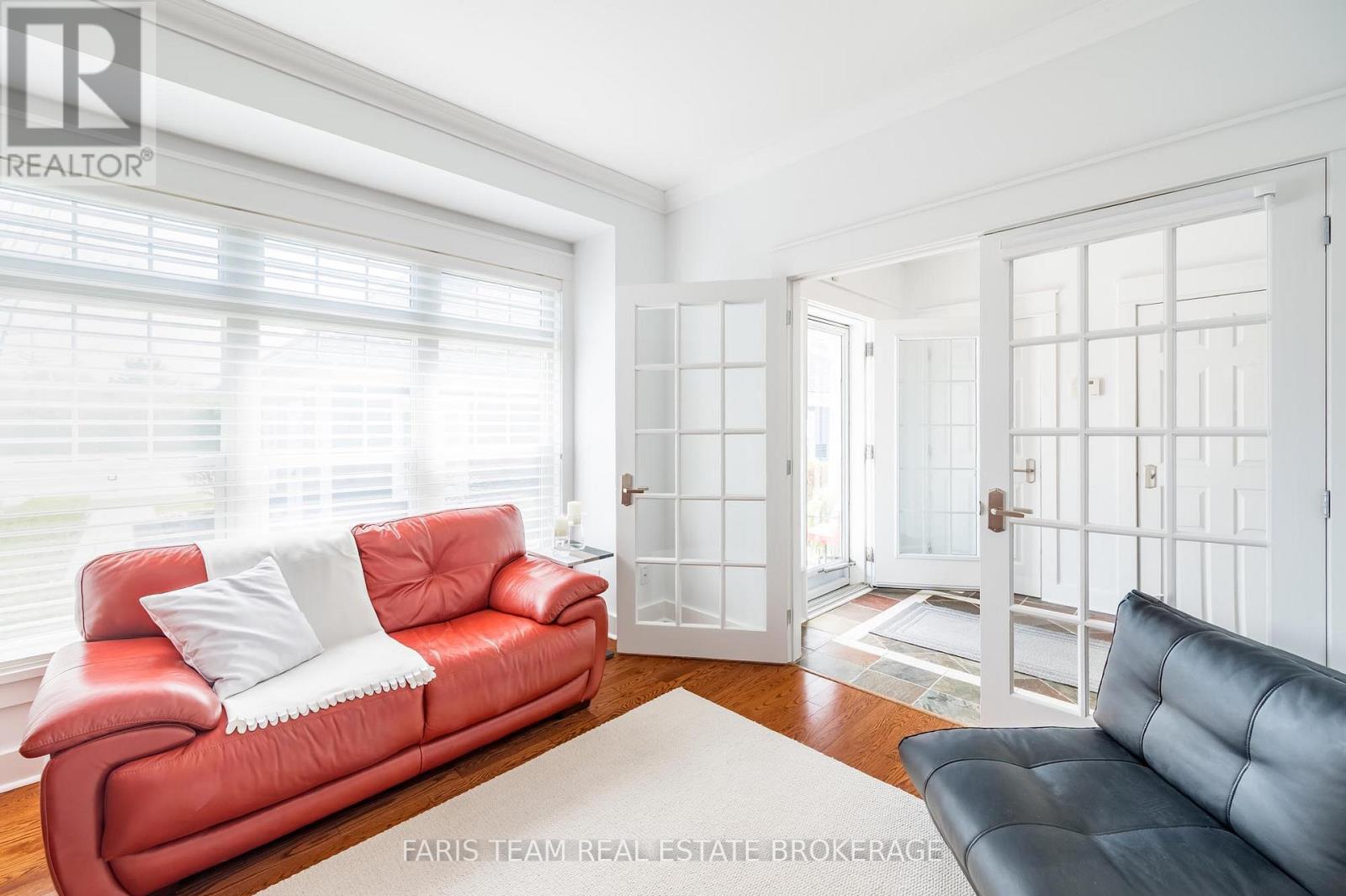 12 - 155 William Street, Midland, ON - Indoor Photo Showing Living Room