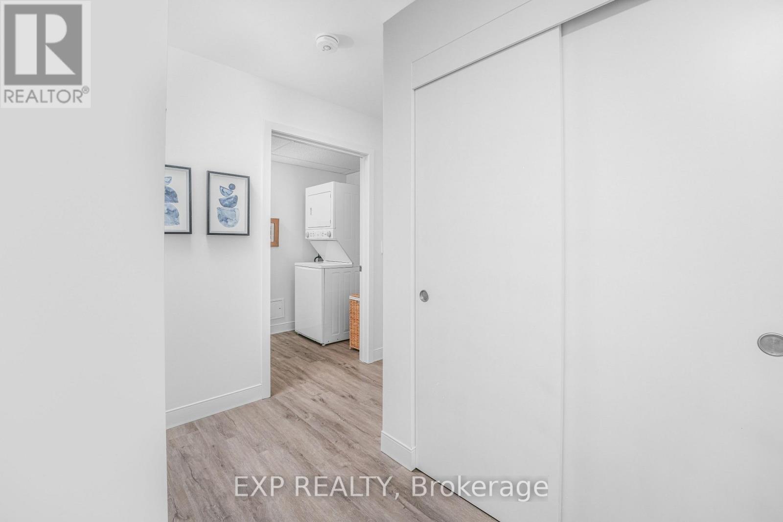 Hallway - Th2 - 100 Manett Crescent, Brampton, ON