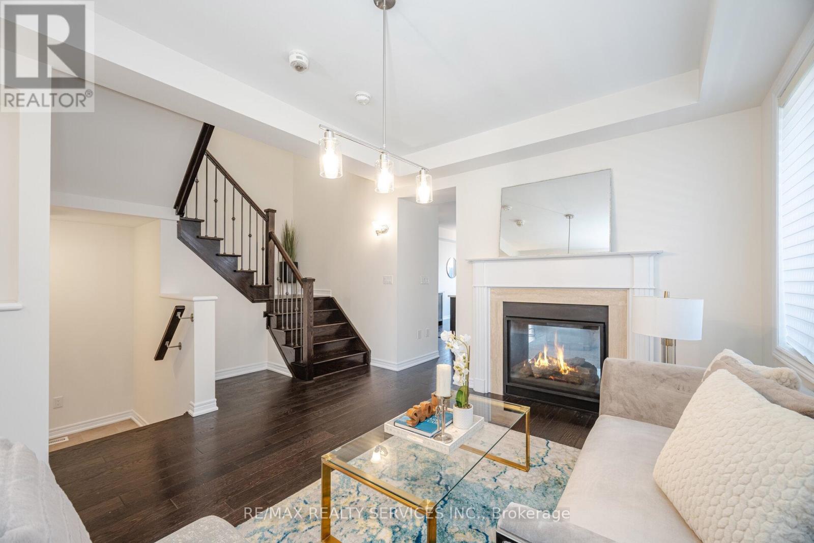 15 Vinewood Road, Caledon, ON - Indoor Photo Showing Living Room With Fireplace
