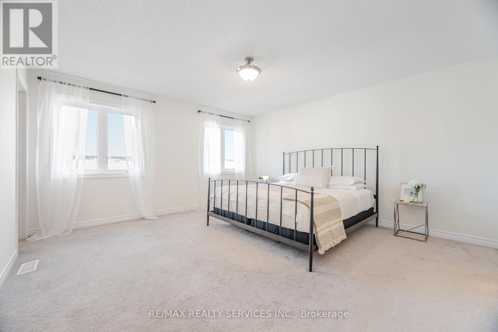 15 Vinewood Road, Caledon, ON - Indoor Photo Showing Bedroom