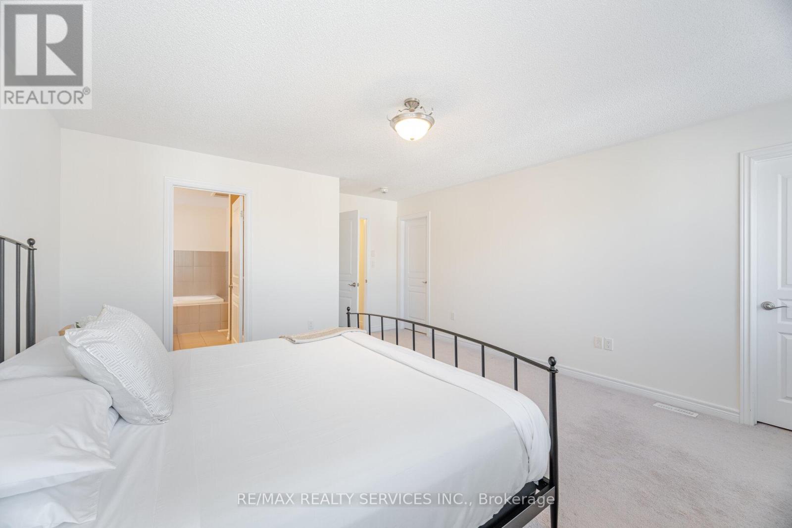 15 Vinewood Road, Caledon, ON - Indoor Photo Showing Bedroom