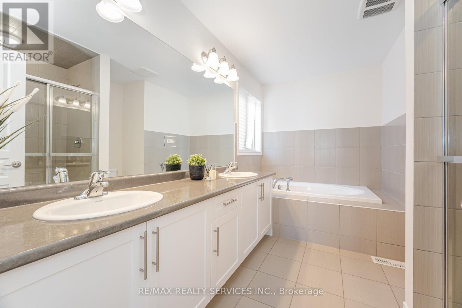 15 Vinewood Road, Caledon, ON - Indoor Photo Showing Bathroom