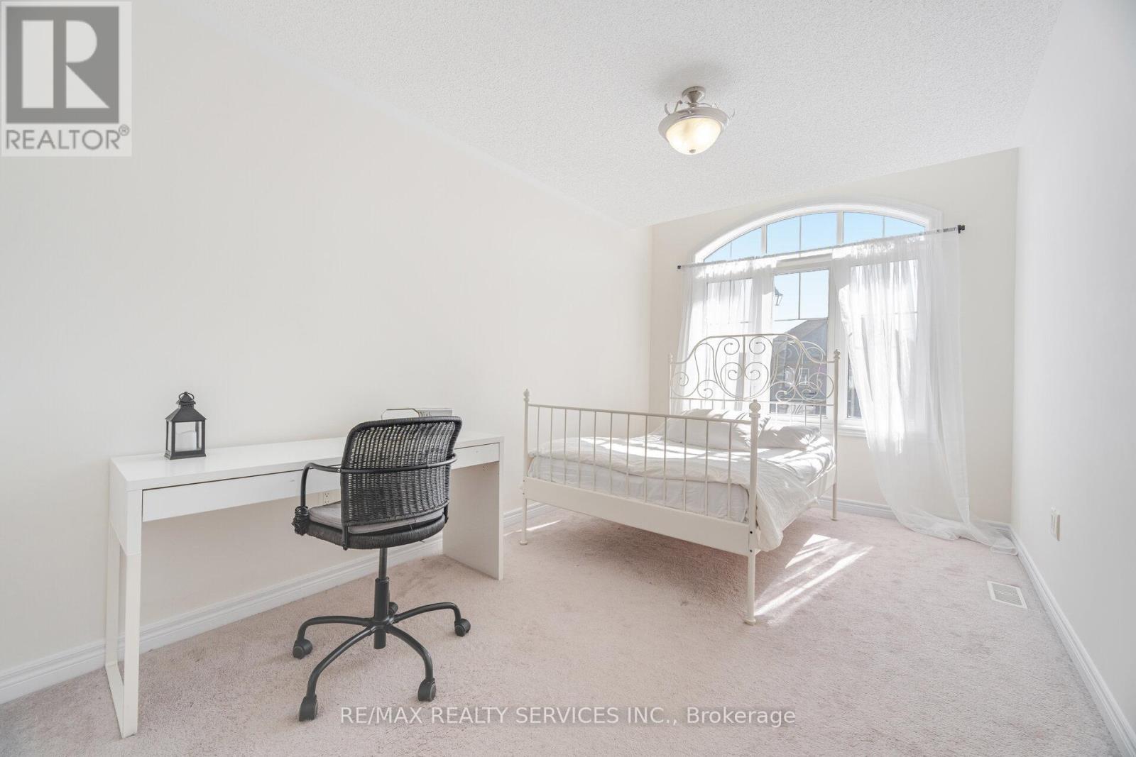 15 Vinewood Road, Caledon, ON - Indoor Photo Showing Bedroom