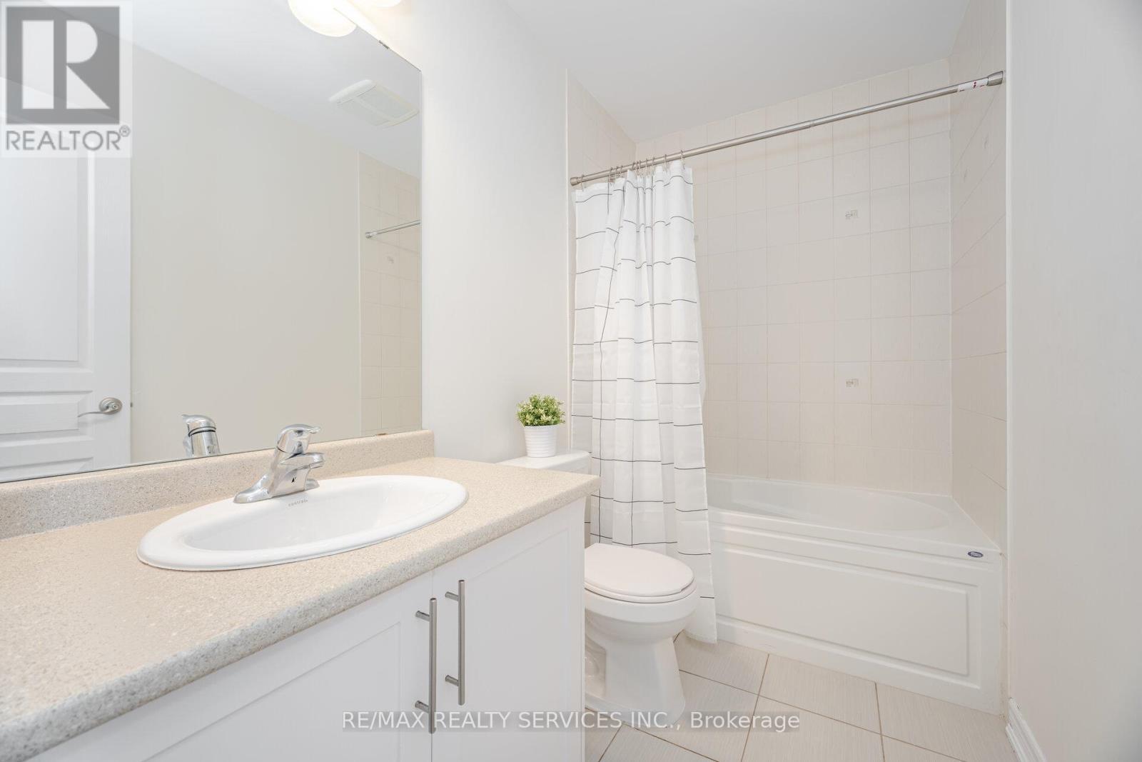 15 Vinewood Road, Caledon, ON - Indoor Photo Showing Bathroom