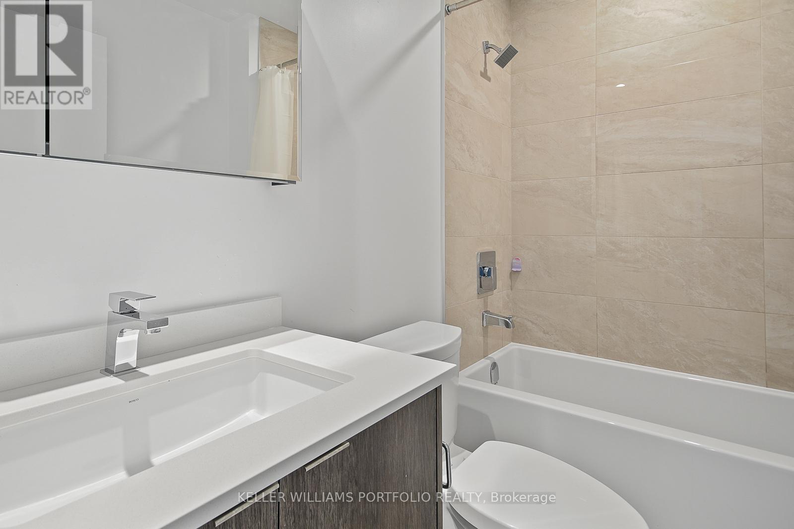 2103 - 1928 Lake Shore Boulevard W, Toronto, ON - Indoor Photo Showing Bathroom