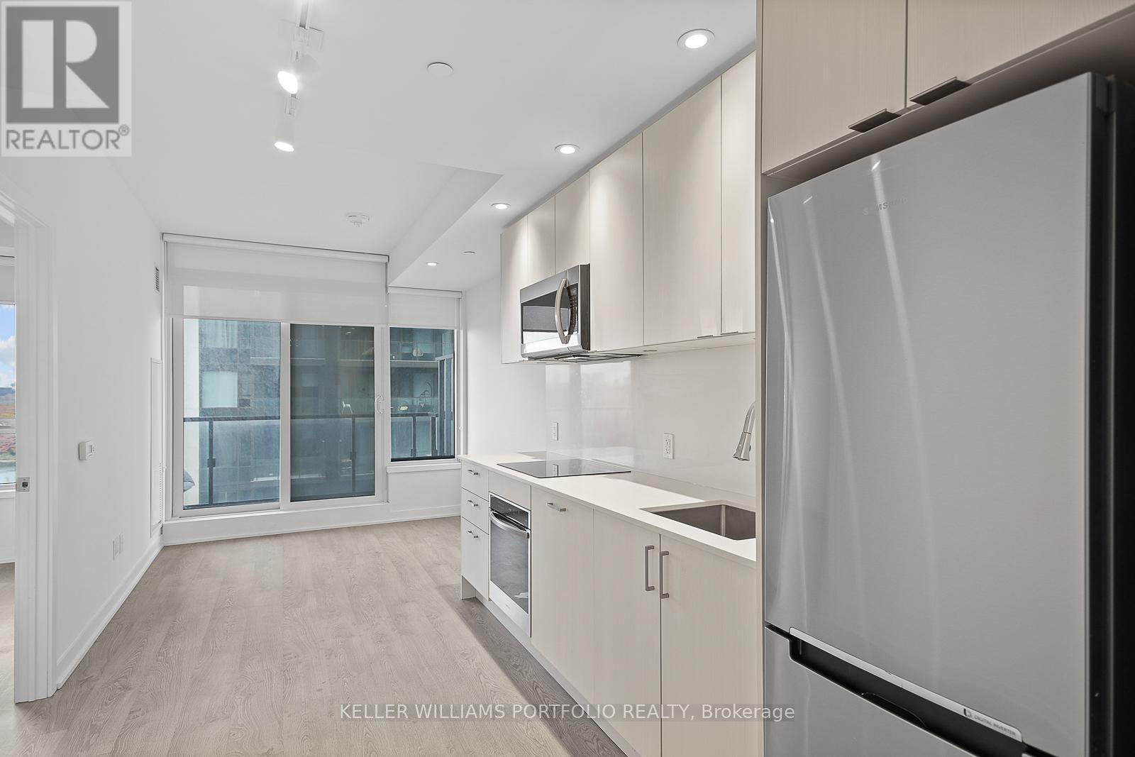 2103 - 1928 Lake Shore Boulevard W, Toronto, ON - Indoor Photo Showing Kitchen With Upgraded Kitchen