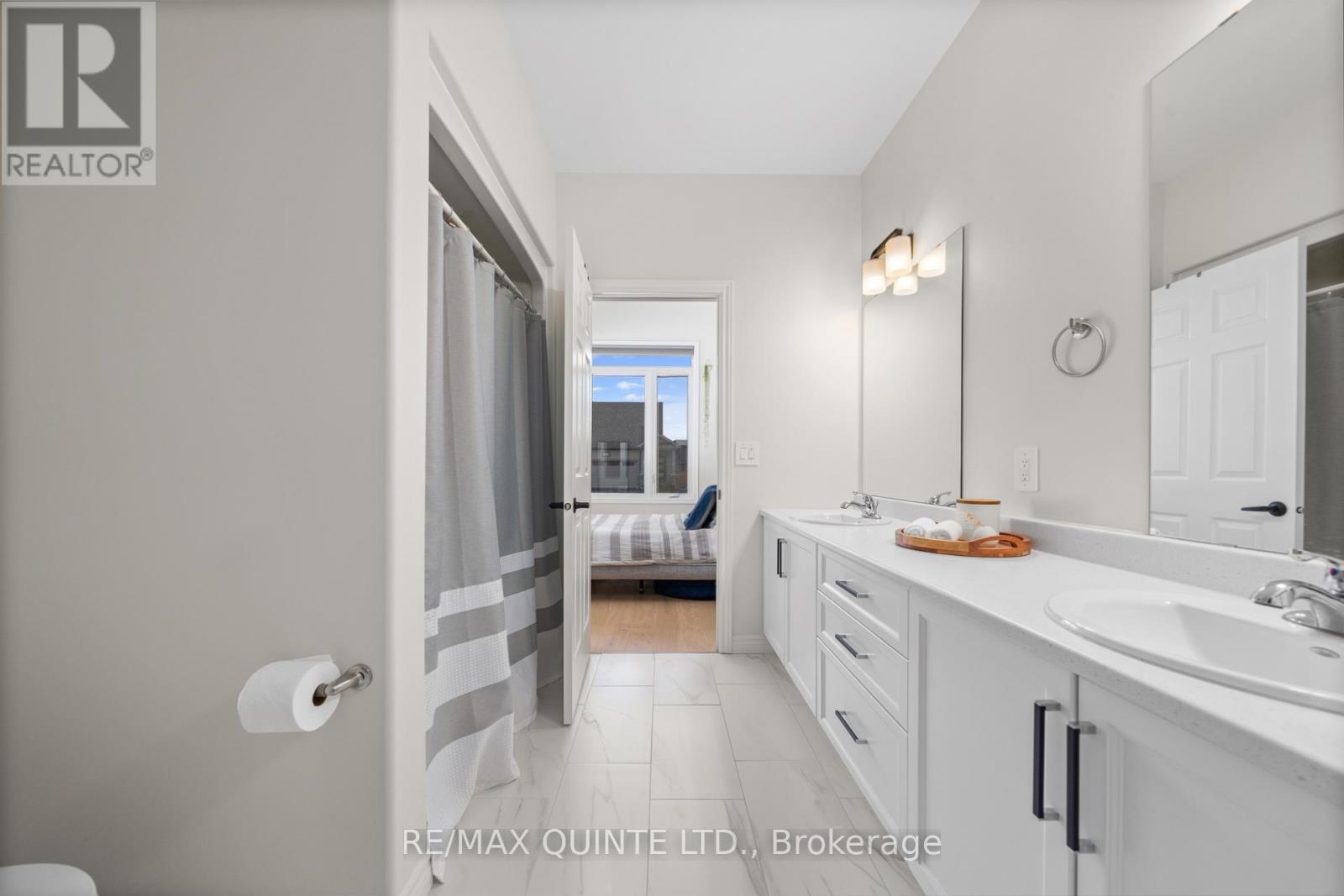 63 Athabaska Drive, Belleville (Belleville Ward), ON - Indoor Photo Showing Bathroom
