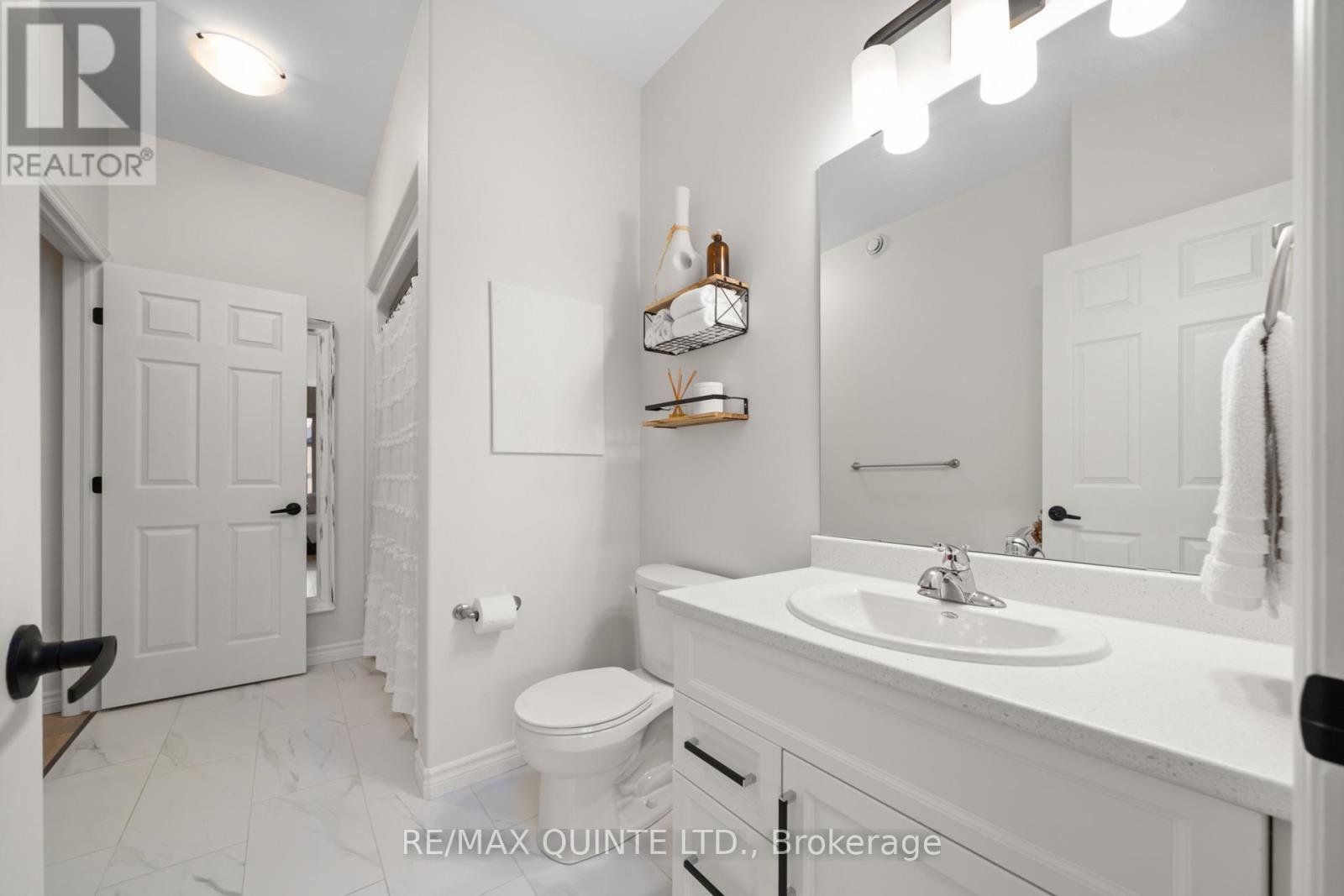 63 Athabaska Drive, Belleville (Belleville Ward), ON - Indoor Photo Showing Bathroom