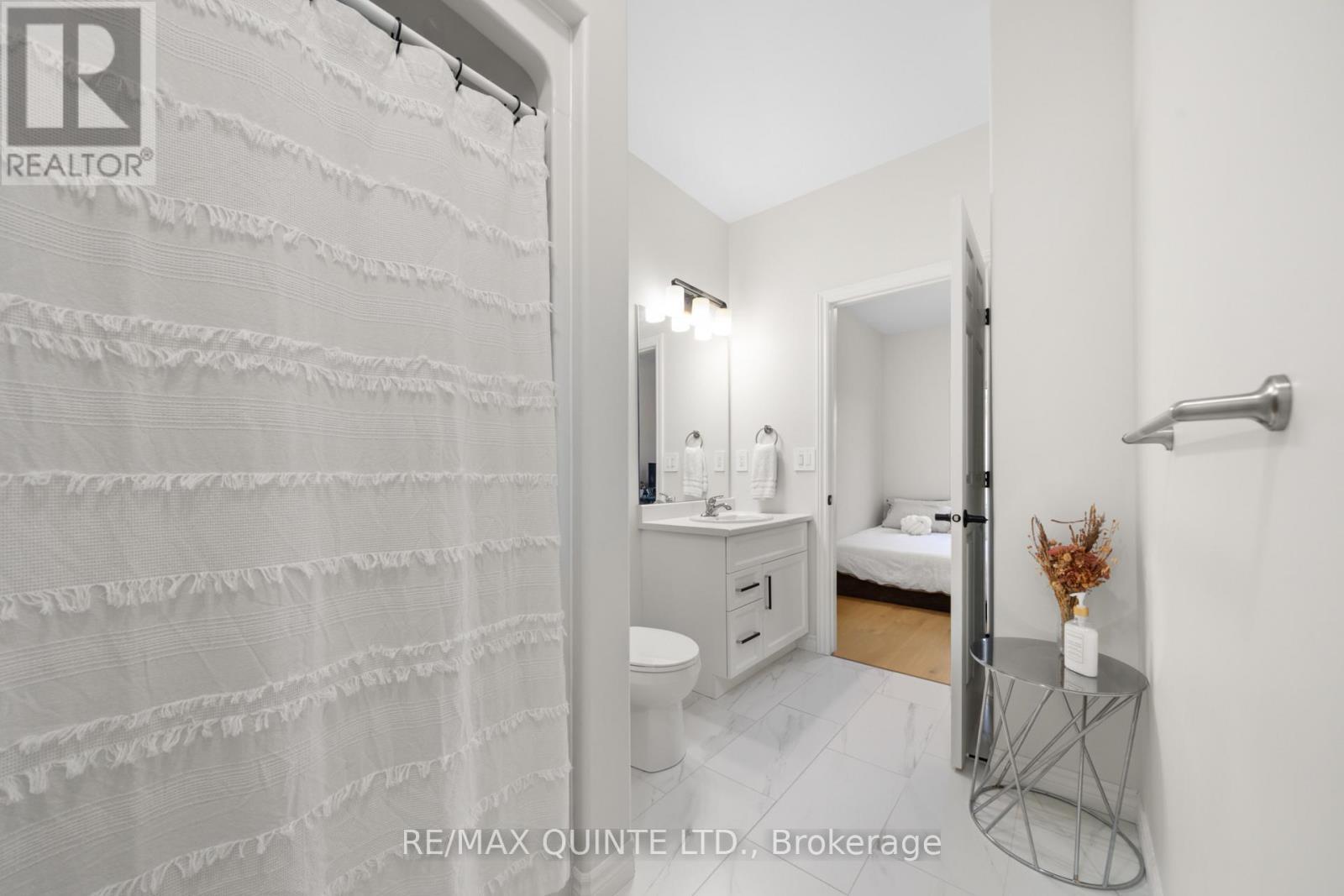 63 Athabaska Drive, Belleville (Belleville Ward), ON - Indoor Photo Showing Bathroom