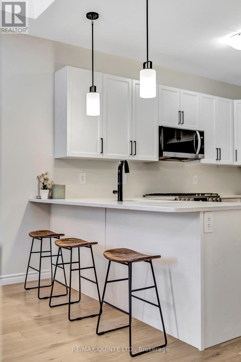 63 Athabaska Drive, Belleville (Belleville Ward), ON - Indoor Photo Showing Kitchen