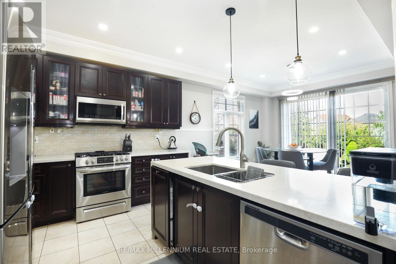 58 Trail Boulevard, Springwater, ON - Indoor Photo Showing Kitchen With Double Sink With Upgraded Kitchen
