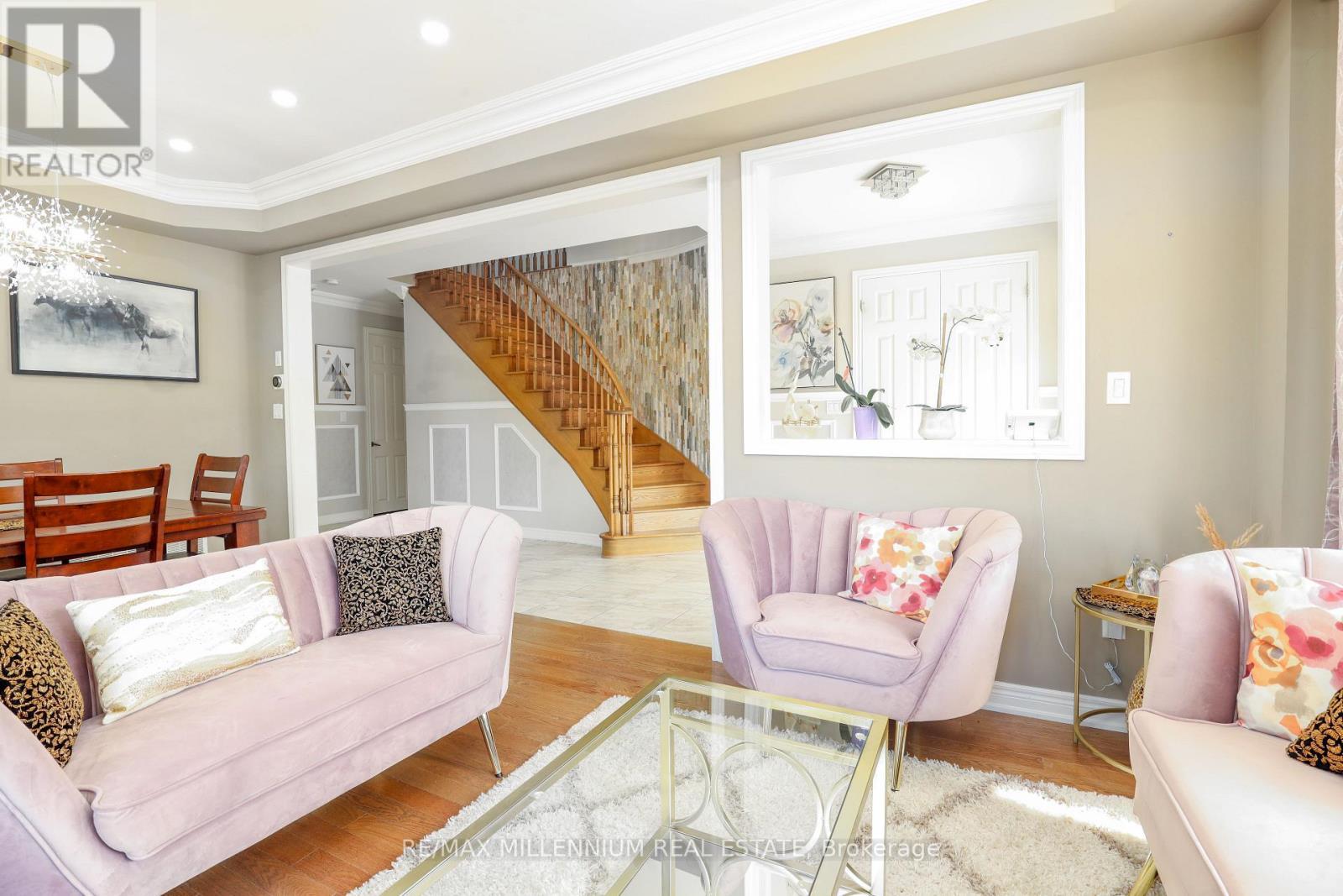 58 Trail Boulevard, Springwater, ON - Indoor Photo Showing Living Room