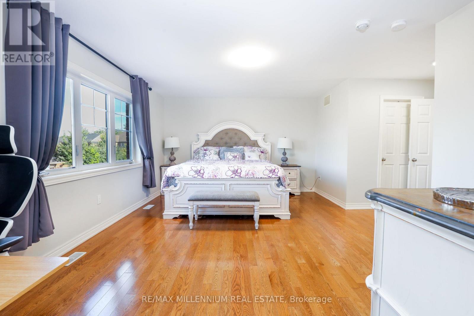 58 Trail Boulevard, Springwater, ON - Indoor Photo Showing Bedroom