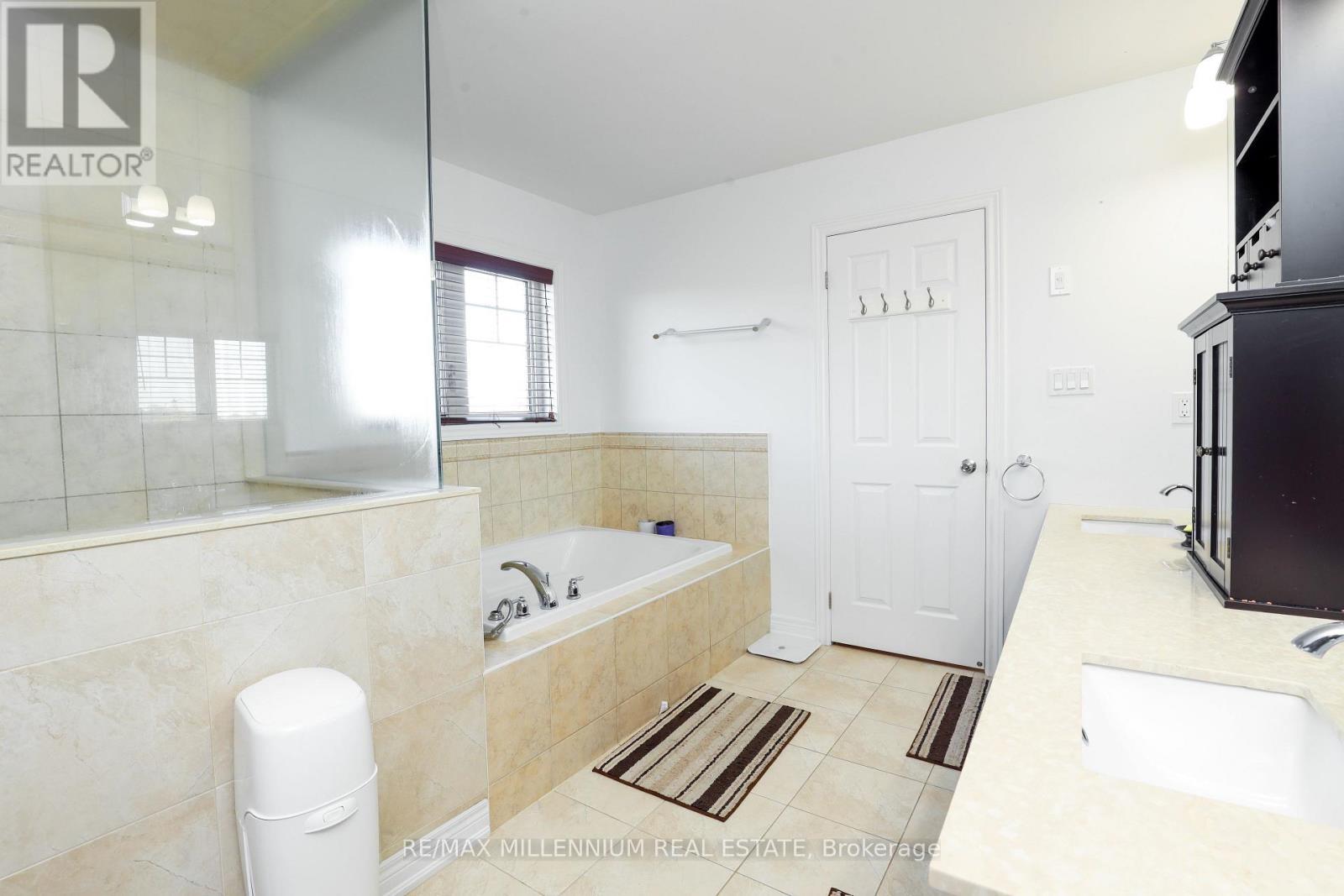 58 Trail Boulevard, Springwater, ON - Indoor Photo Showing Bathroom