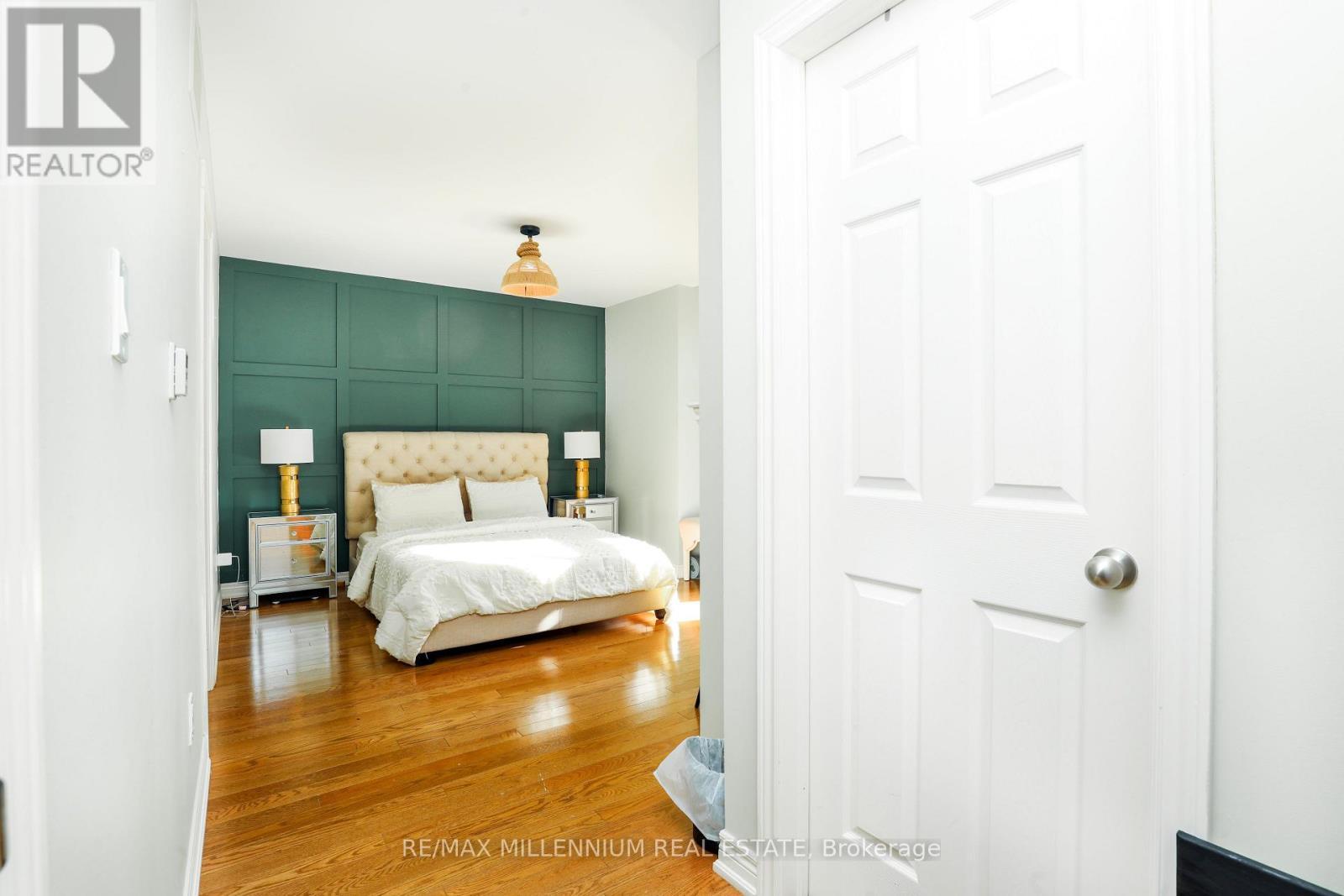 58 Trail Boulevard, Springwater, ON - Indoor Photo Showing Bedroom