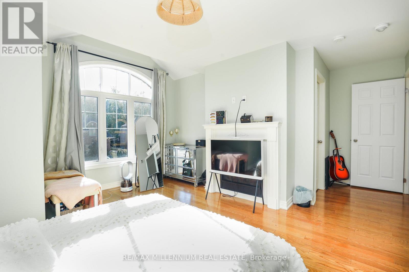 58 Trail Boulevard, Springwater, ON - Indoor Photo Showing Bedroom